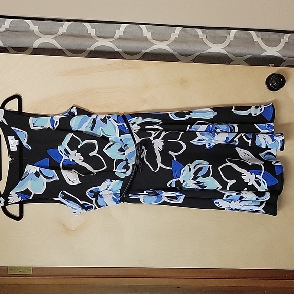 Dress - Picture 1 of 6